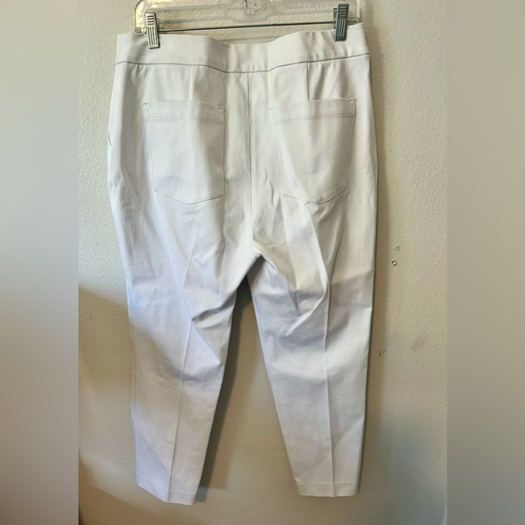 SPANXsupersmooth™ Stretch Twill
Slim Straight Pant
$128.00 Sz XL white shapewear - Picture 4 of 5